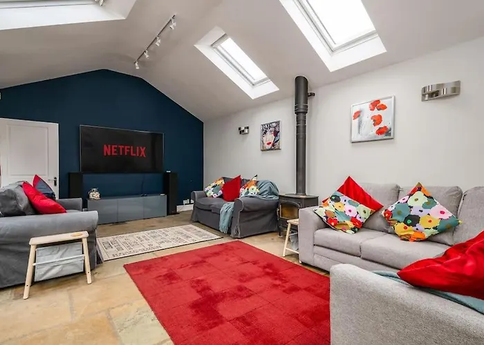 5Bed Hse With Indoor Pool And Parking