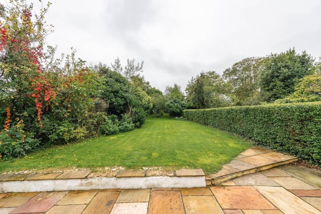 5bed Hse With Indoor Pool And Parking
