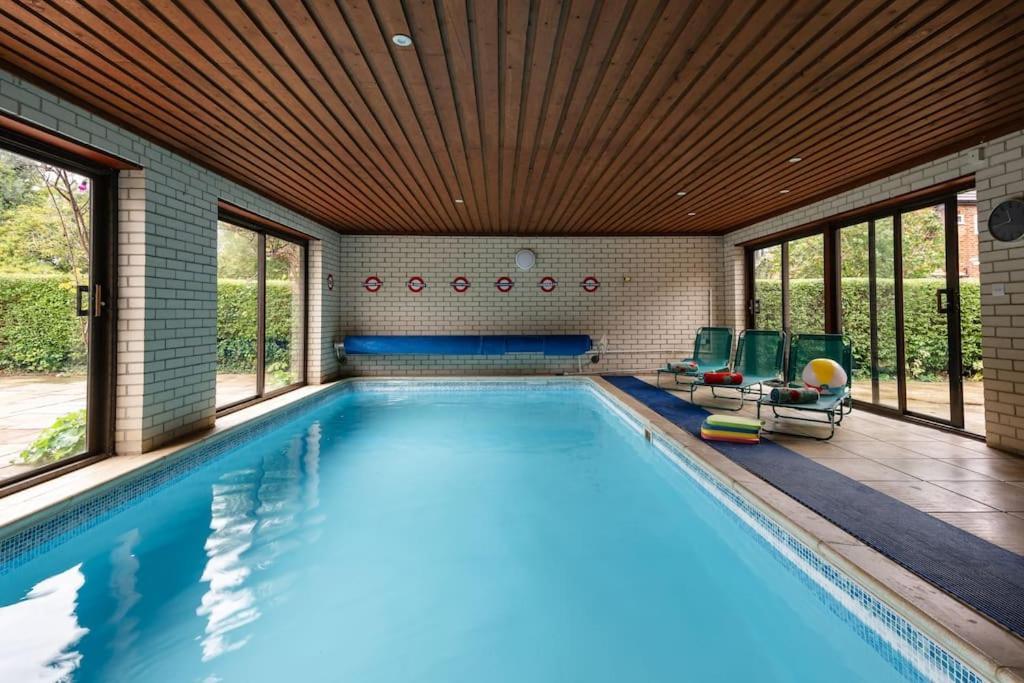 5bed Hse With Indoor Pool And Parking *