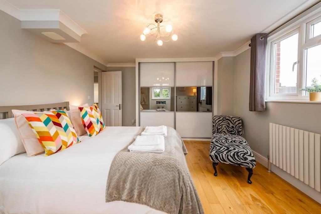 5bed Hse With Indoor Pool And Parking